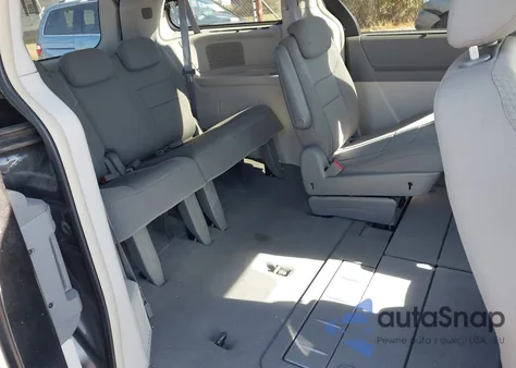 2010 Chrysler Town & Country Touring из США, поврежденный, VIN 2A4RR5D11AR151007